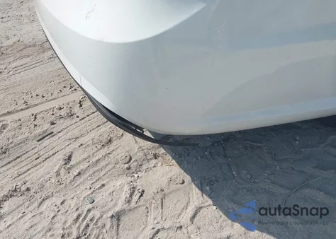 2013 Mercedes-Benz E 350 z USA, uszkodzony, nr VIN WDDHF5KB3DA664800